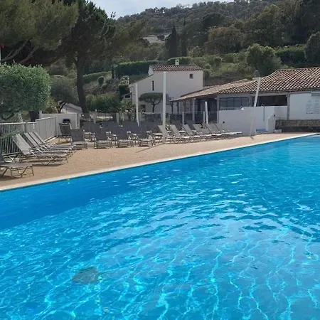 Les Collines Hébergement de vacances