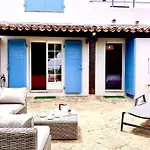 Les Collines Holiday home *