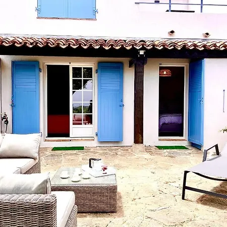 Les Collines Holiday home *