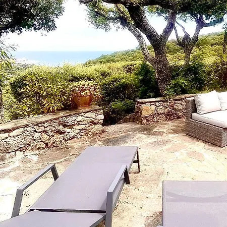 Les Collines Holiday home