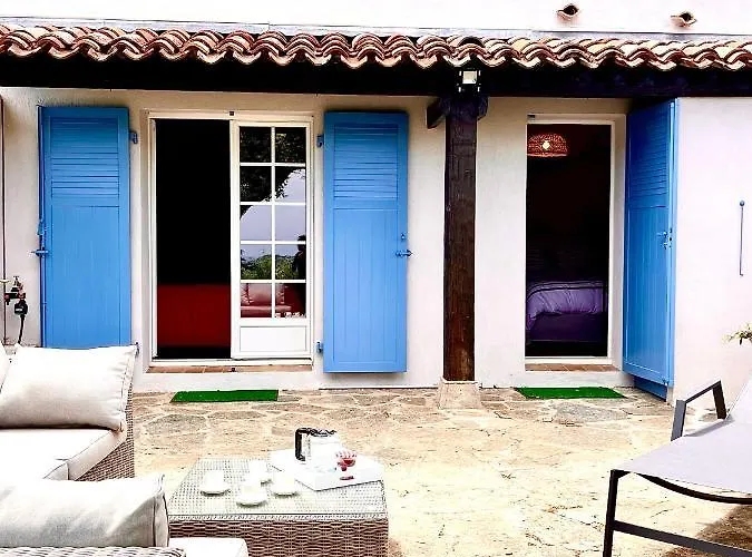 Les Collines Holiday home *